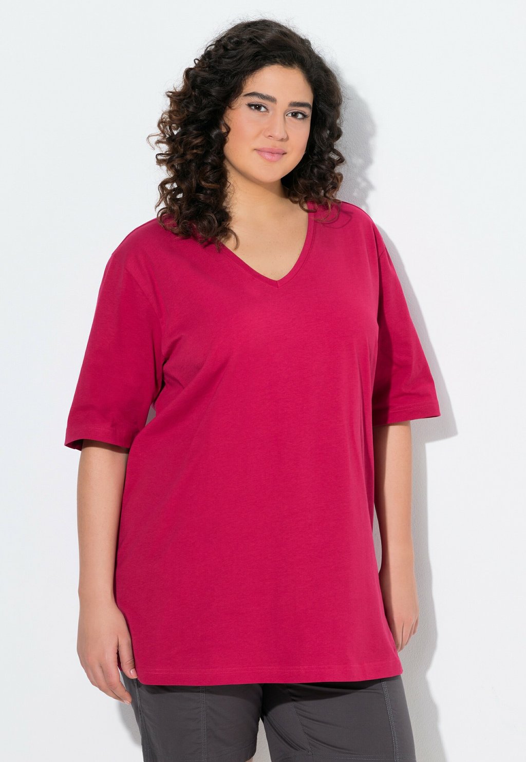 

Базовая футболка PLUS SIZE V NECK TEE Ulla Popken, темно-фиолетовый
