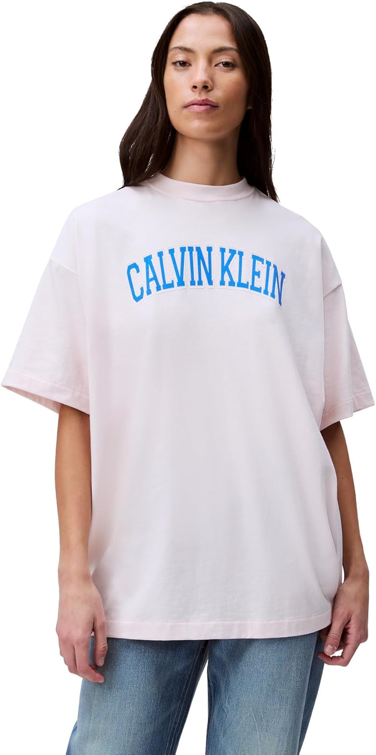 

Женская свободная университетская футболка Calvin Klein Jeans, Crystal Pink, Розовый, Женская свободная университетская футболка Calvin Klein Jeans, Crystal Pink