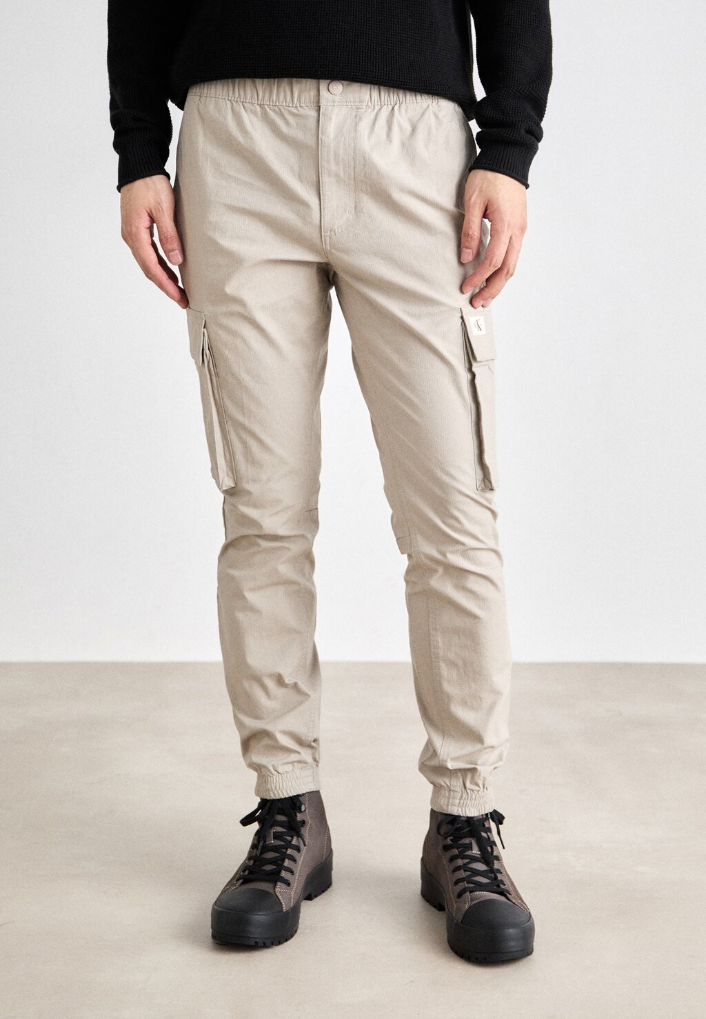 

Брюки карго Calvin Klein Jeans, песочный