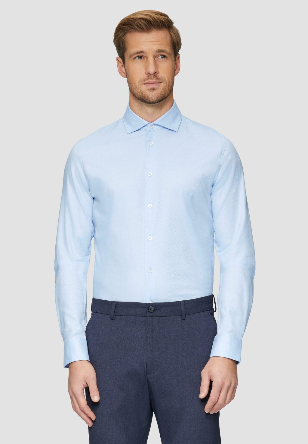 

Официальная рубашка TAILORED FIT FEIN STRUKTURIERTES AUS COMFORT STRETCH s.Oliver BLACK LABEL, светло-голубой