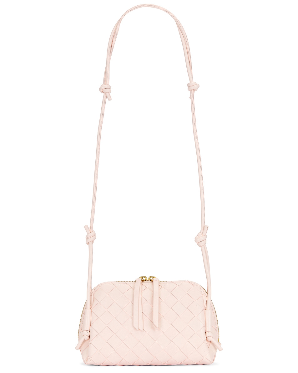 

Сумка Concert Pouch Bottega Veneta, Seashell & Gold