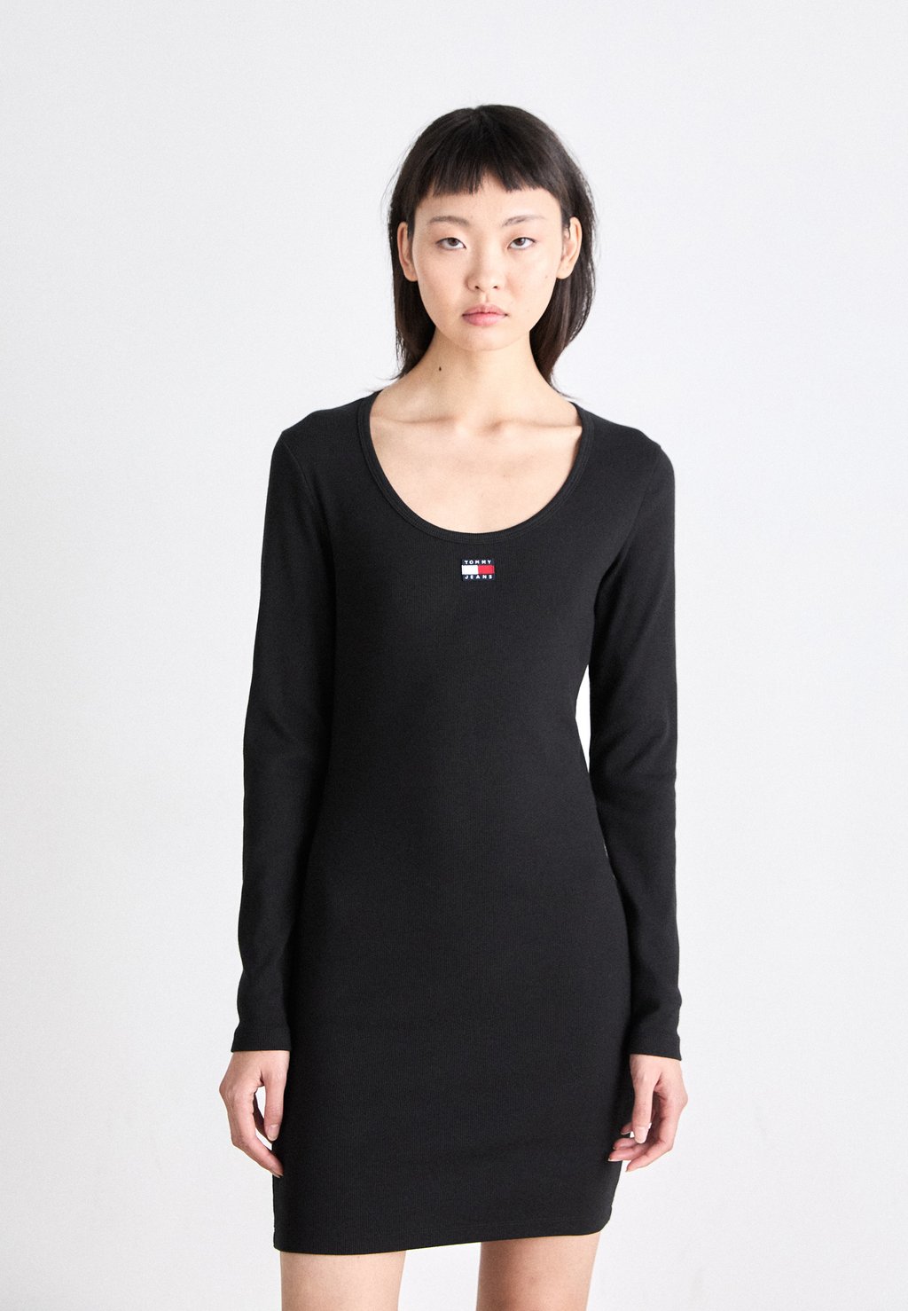 

Платье-джемпер BADGE BODYCON DRESS Tommy Jeans, черный