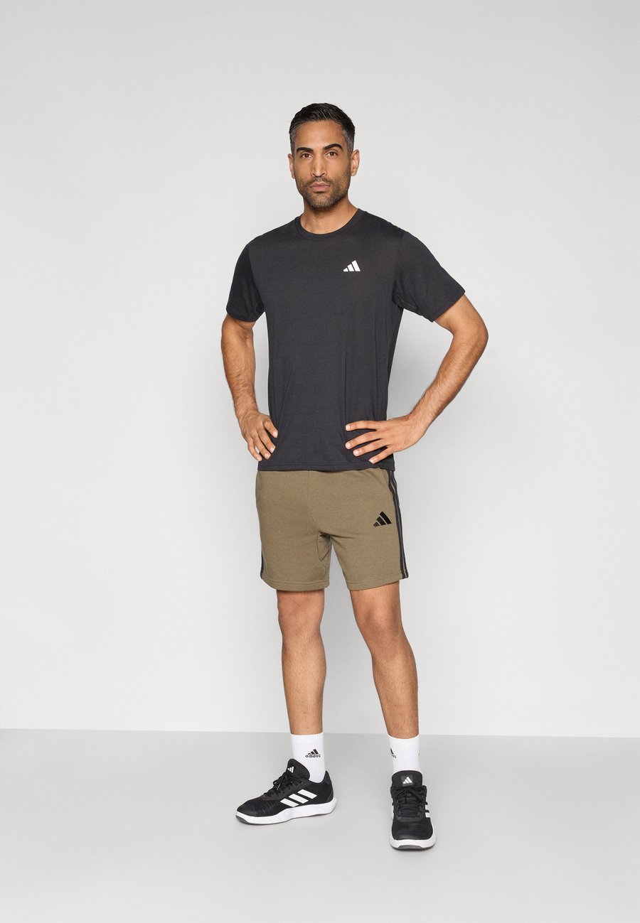 Спортивные шорты Adidas Sportswear Sports shorts, Olive Strata/Black/Olive — фото 2