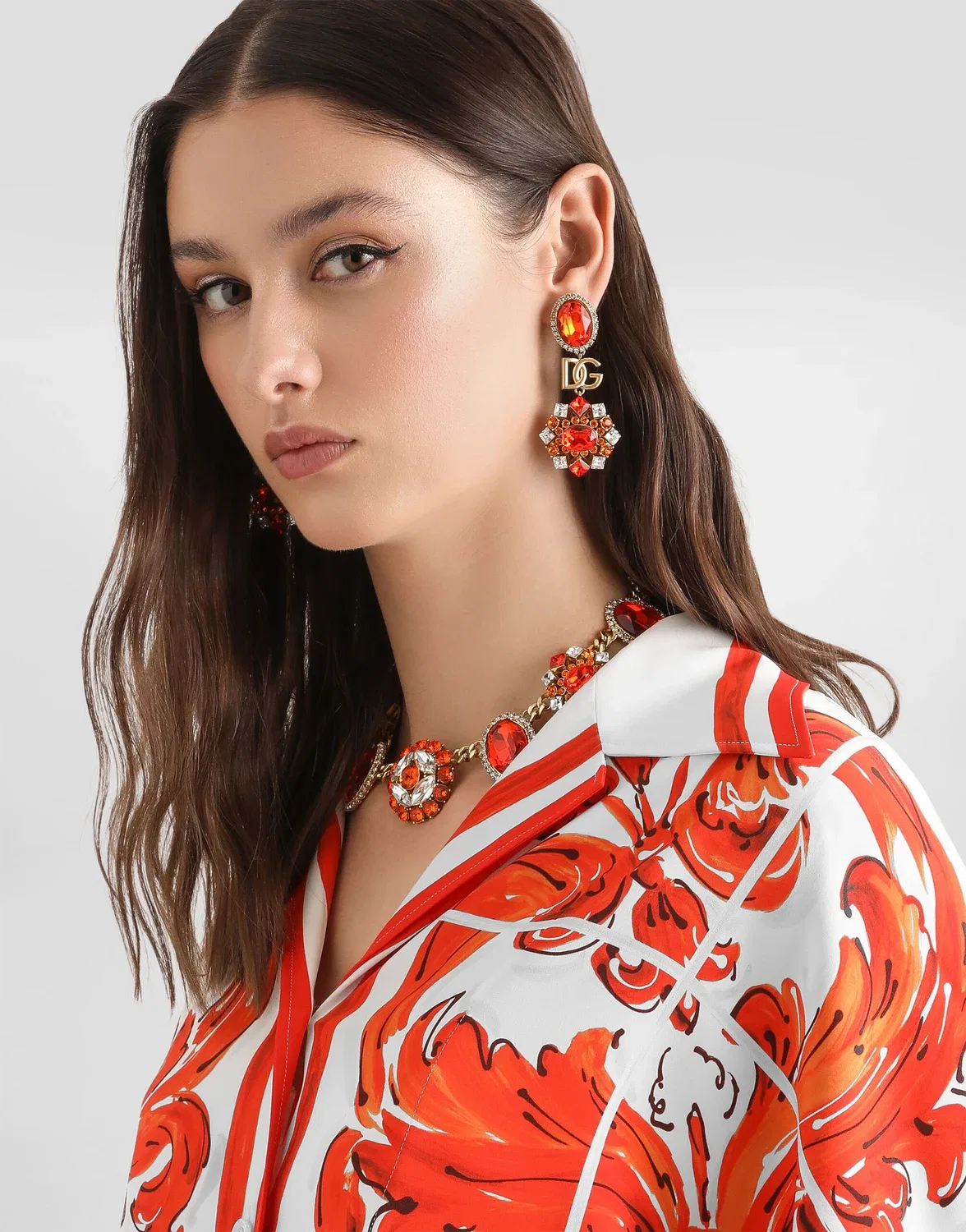 Атласная блузка с принтом «майолика» и отделкой перьями Dolce & Gabbana, бежевый — фото 4