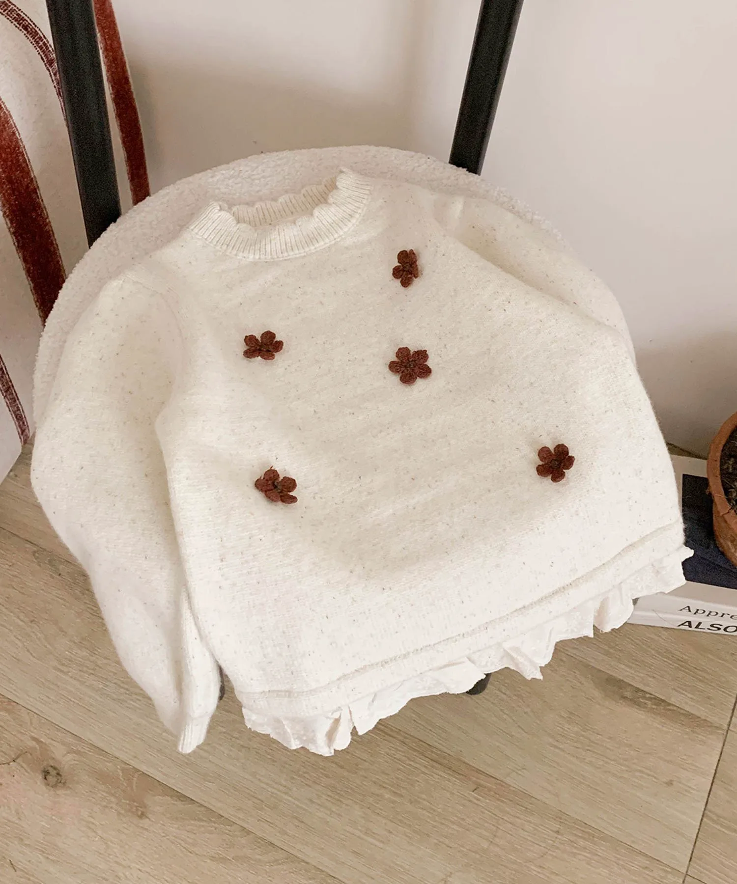 Детский вязаный свитер с вышивкой в виде пяти цветов [aimoha-KIDS-] Aimoha Kids, off white — фото 2