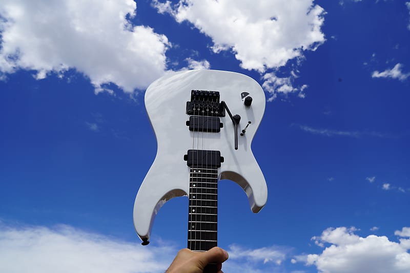 

Электрогитара ESP LTD M-1000LH - Snow White Left Handed 6-String Electric Guitar