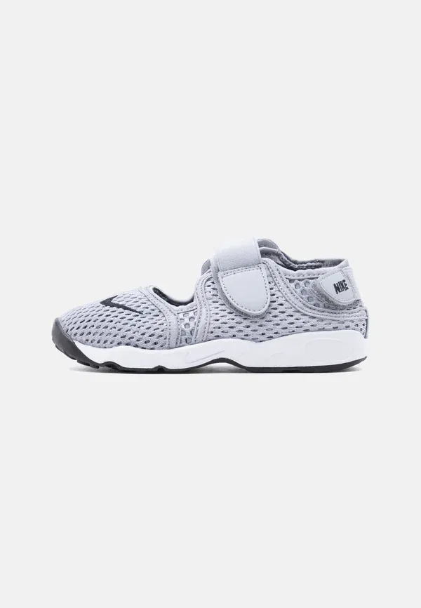 Кроссовки Nike Sportswear Rift 2, серый волк/черный/белый