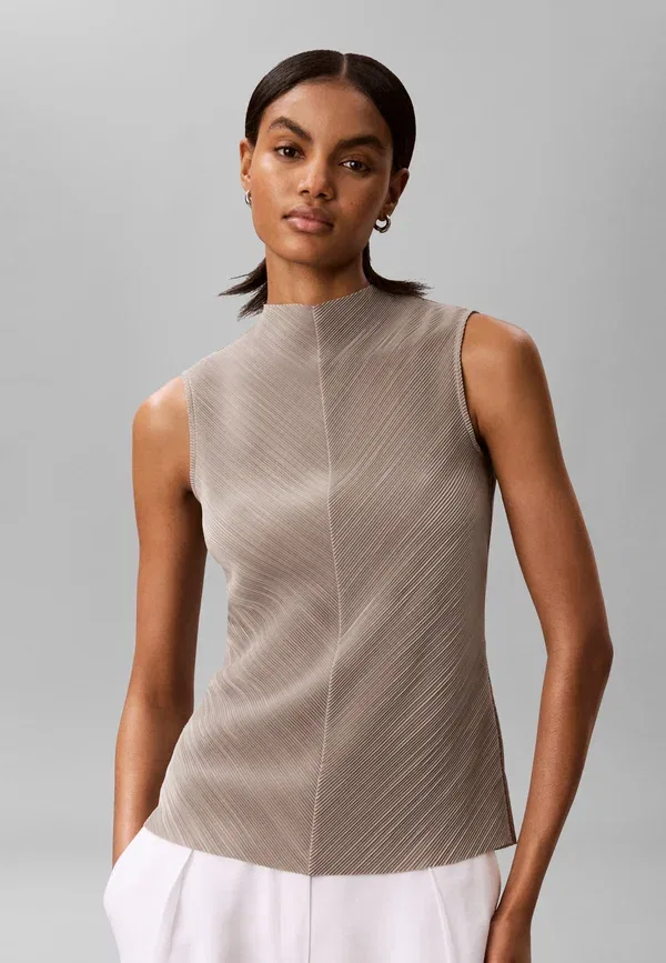 Блуза Calvin Klein Plisse mock neck top, жареный кешью
