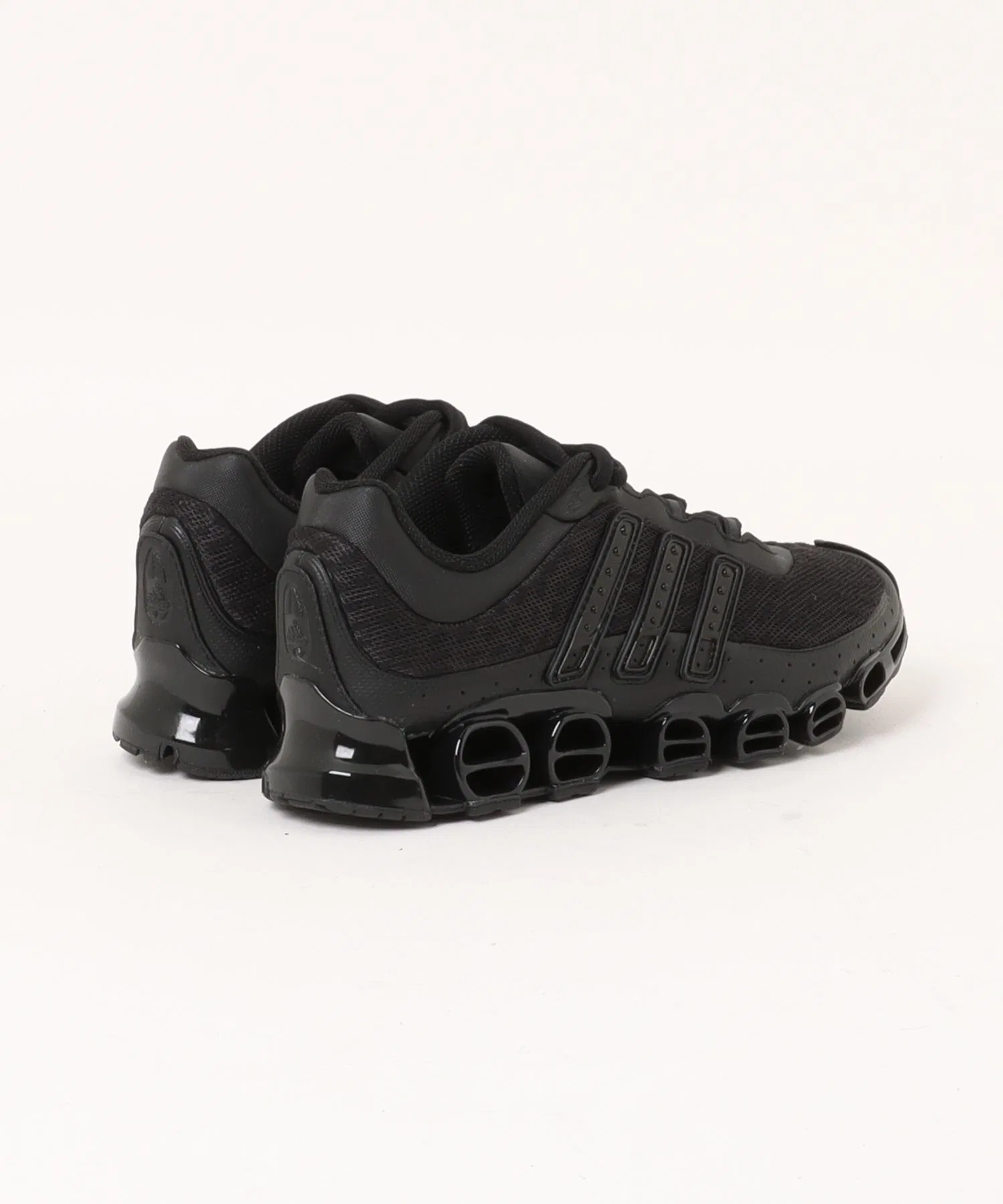 Мужские кроссовки MEGARIDE adidas JP9626 для спорта чёрные — фото 2