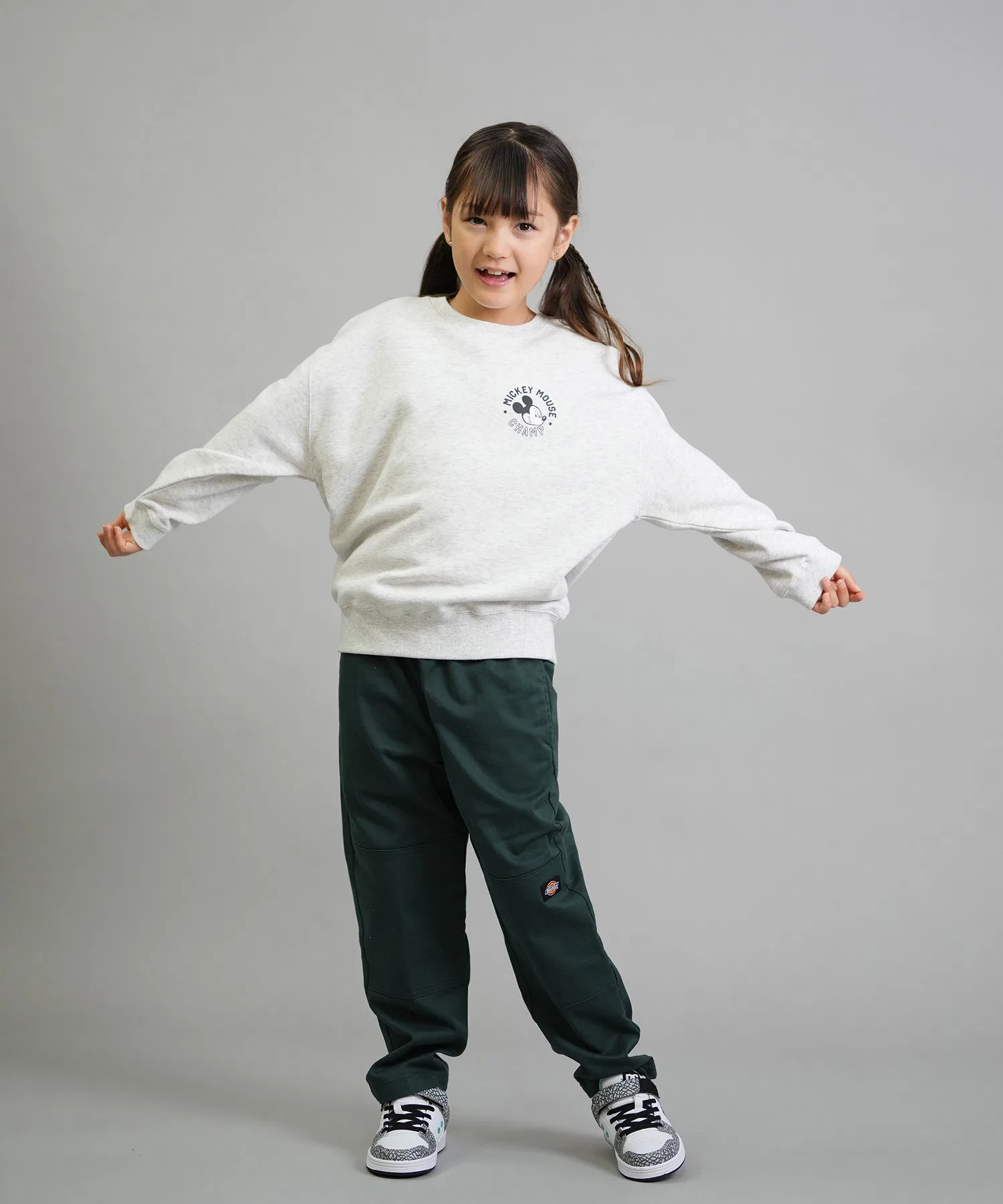 [Эксклюзив от Murasaki Sports] Детская толстовка/кроссовки ANTIBAL - Микки Маус, круглый вырез с принтом на спине - на флисовой подкладке 254AN3TR197 — фото 4