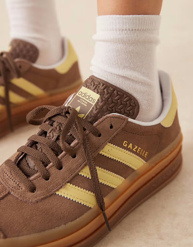Кроссовки на платформе Adidas Originals Gazelle Bold коричневого и желтого цветов — фото 4