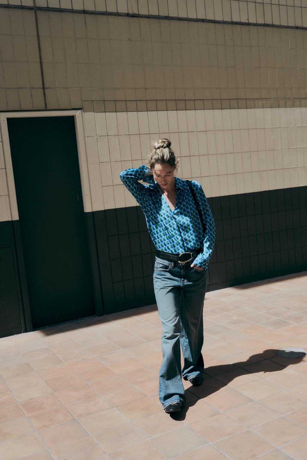 

Атласная рубашка с геометрическим принтом ZARA, цвет Ecru/Green