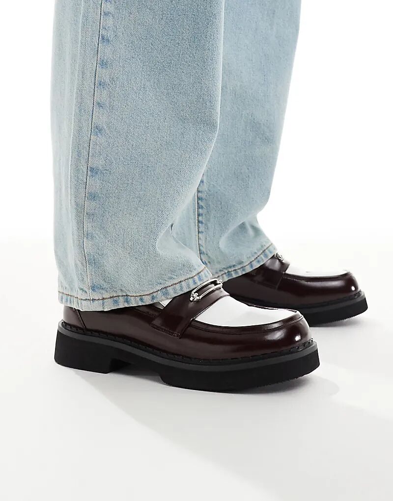 

Лоферы ASOS DESIGN бордового и белого цветов с серебристой фурнитурой