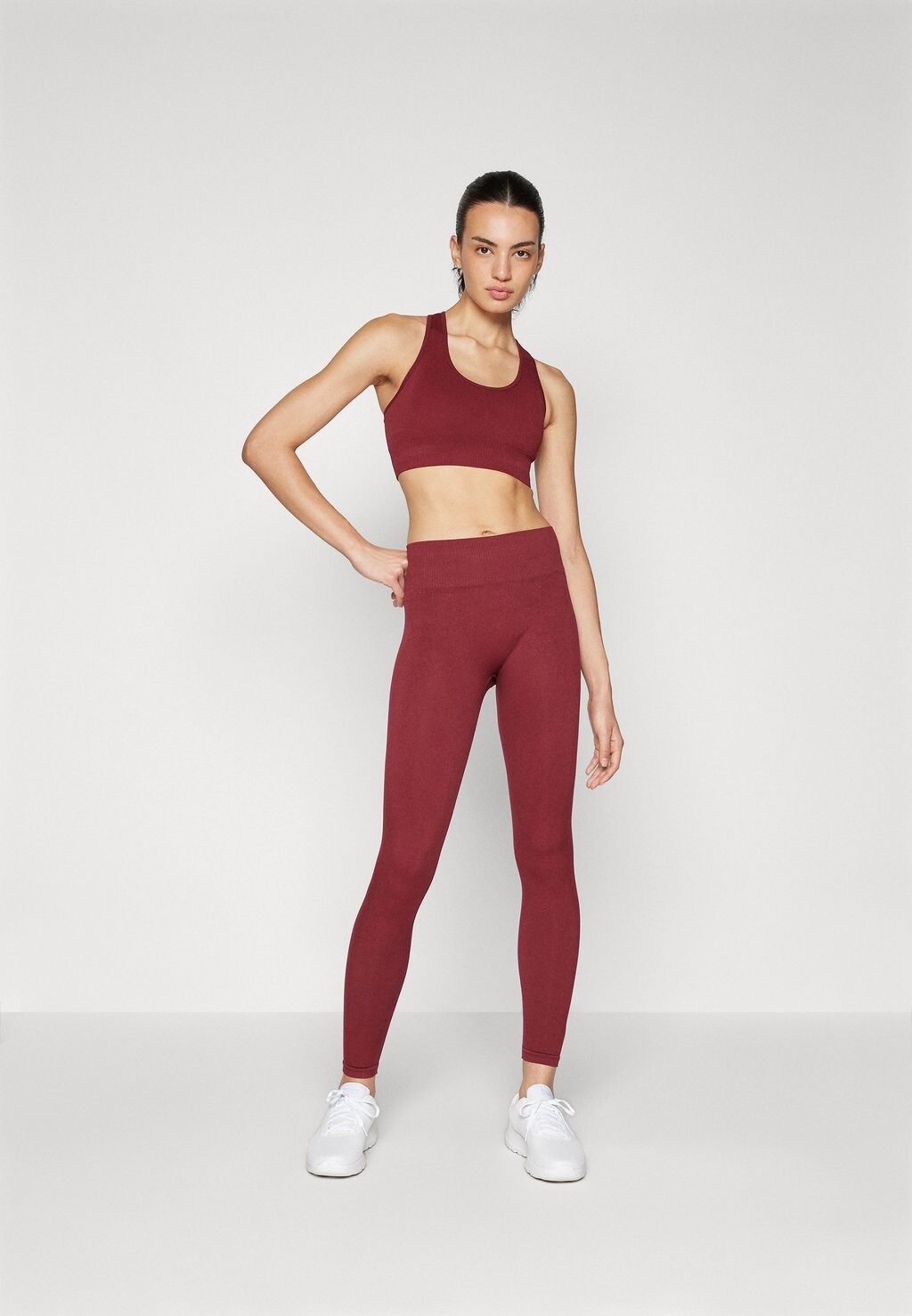 

Спортивный бюстгальтер средней поддержки SEAMLESS BRA Hunkemöller, красный
