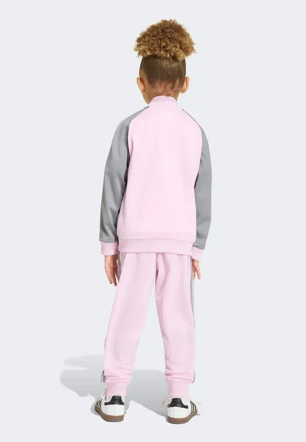 Детский спортивный костюм Adidas Originals SST Tracksuit Kids Set, орхидейный фьюжн — фото 2