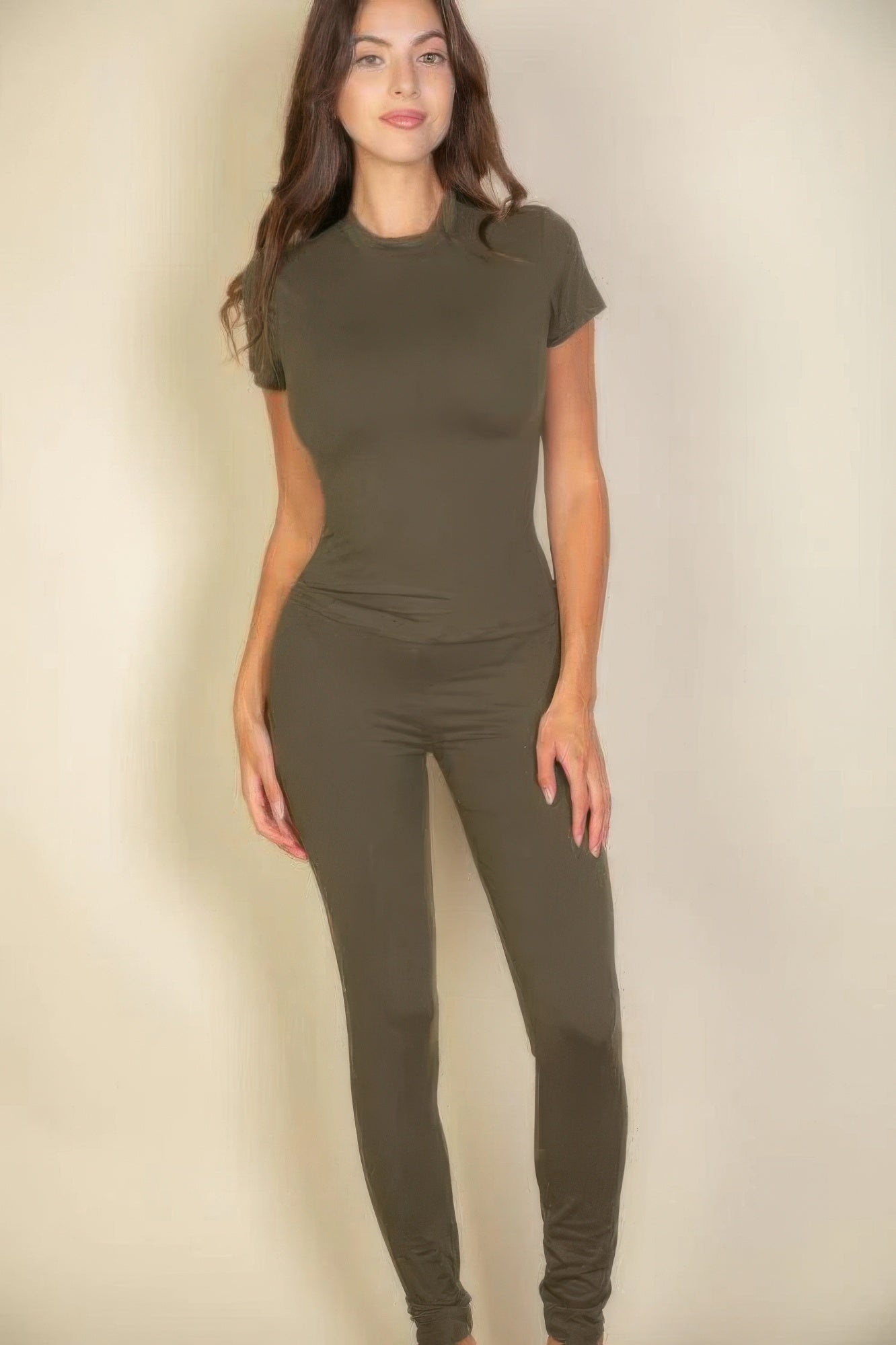 

FASHNZFAB Футболка с коротким рукавом и круглым вырезом, оливковый