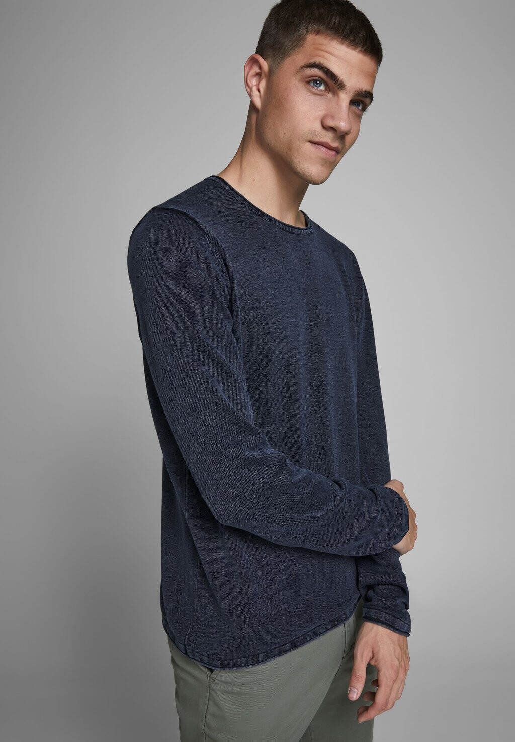

Свитер JJELEO CREW NECK NOOS Jack & Jones, темно-синий пиджак