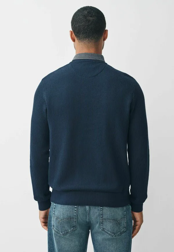 Классический крой, клетчатый оксфордский джемпер-накидка Next, Navy Blue Gingham Stag — фото 3