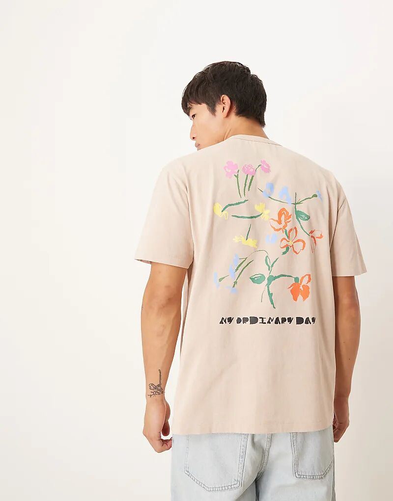 

Свободная футболка ASOS DESIGN с цветочным принтом в нейтральном цвете