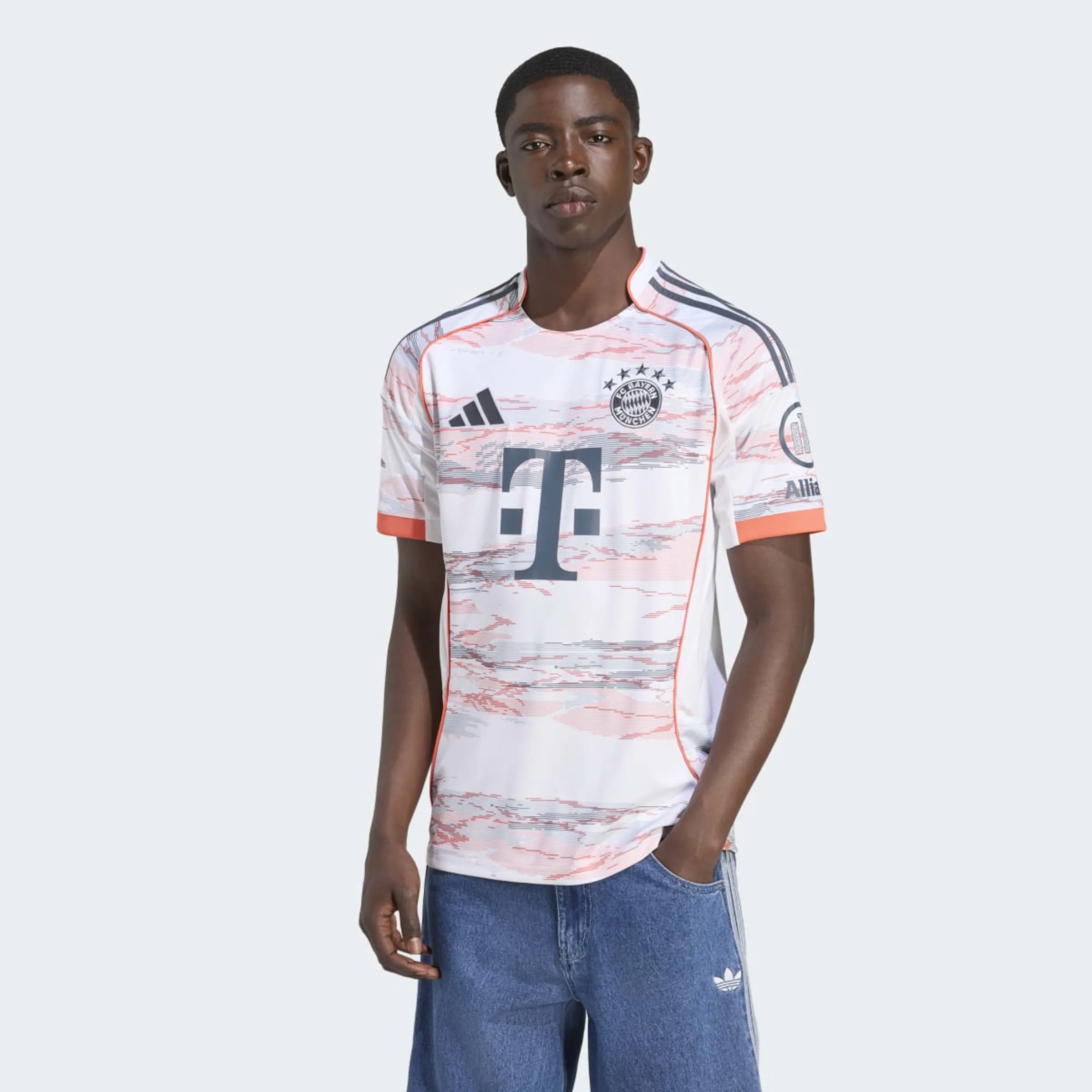 

Футболка мужская гостевая Бавария Мюнхен 2025-2026 Adidas, белый/розовый