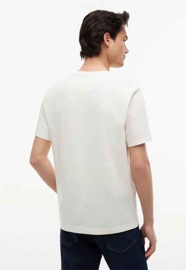 Футболка Tommy Hilfiger Main Flag Regular Tee Americana Capsule Print T-Shirt, слоновая кость — фото 3