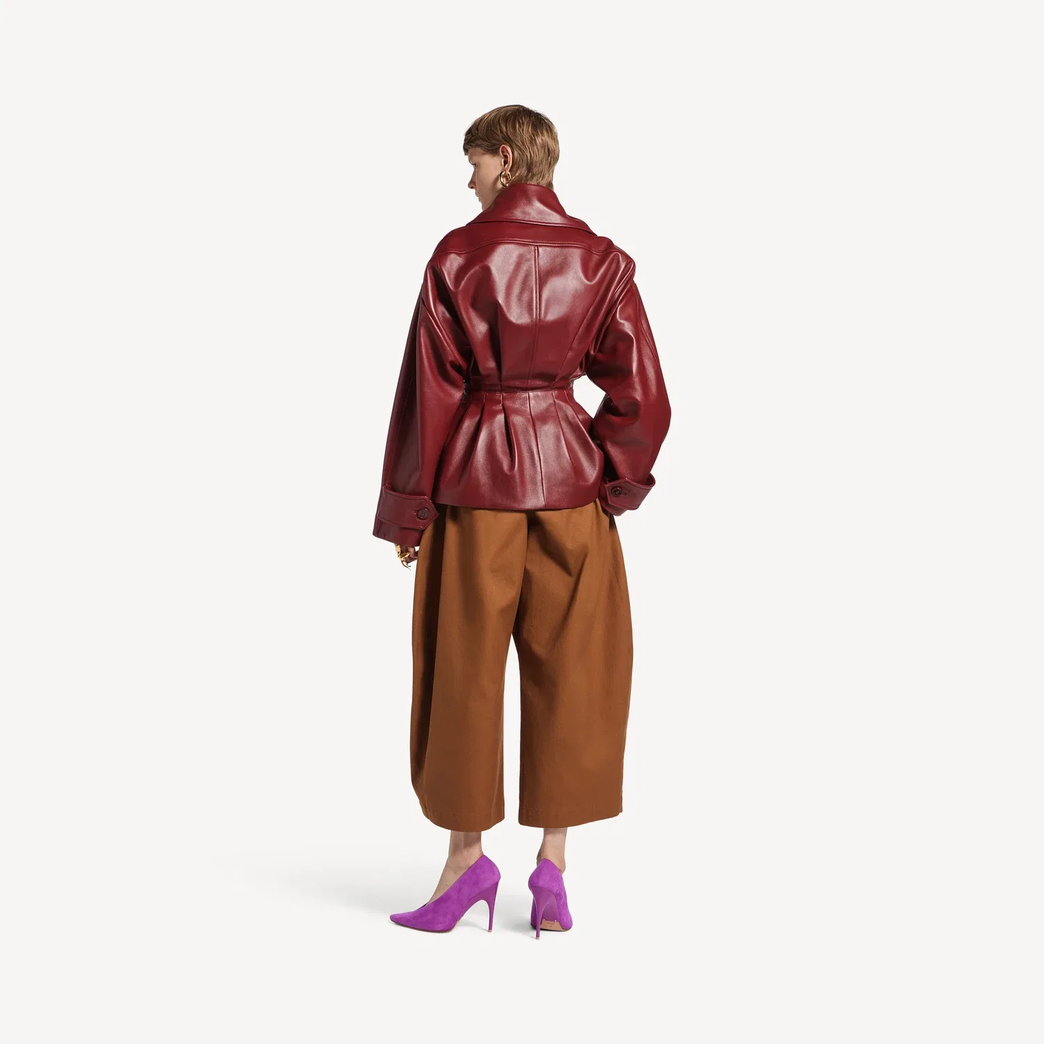 Женский короткий складной плащ BALENCIAGA в бордовом цвете — фото 4