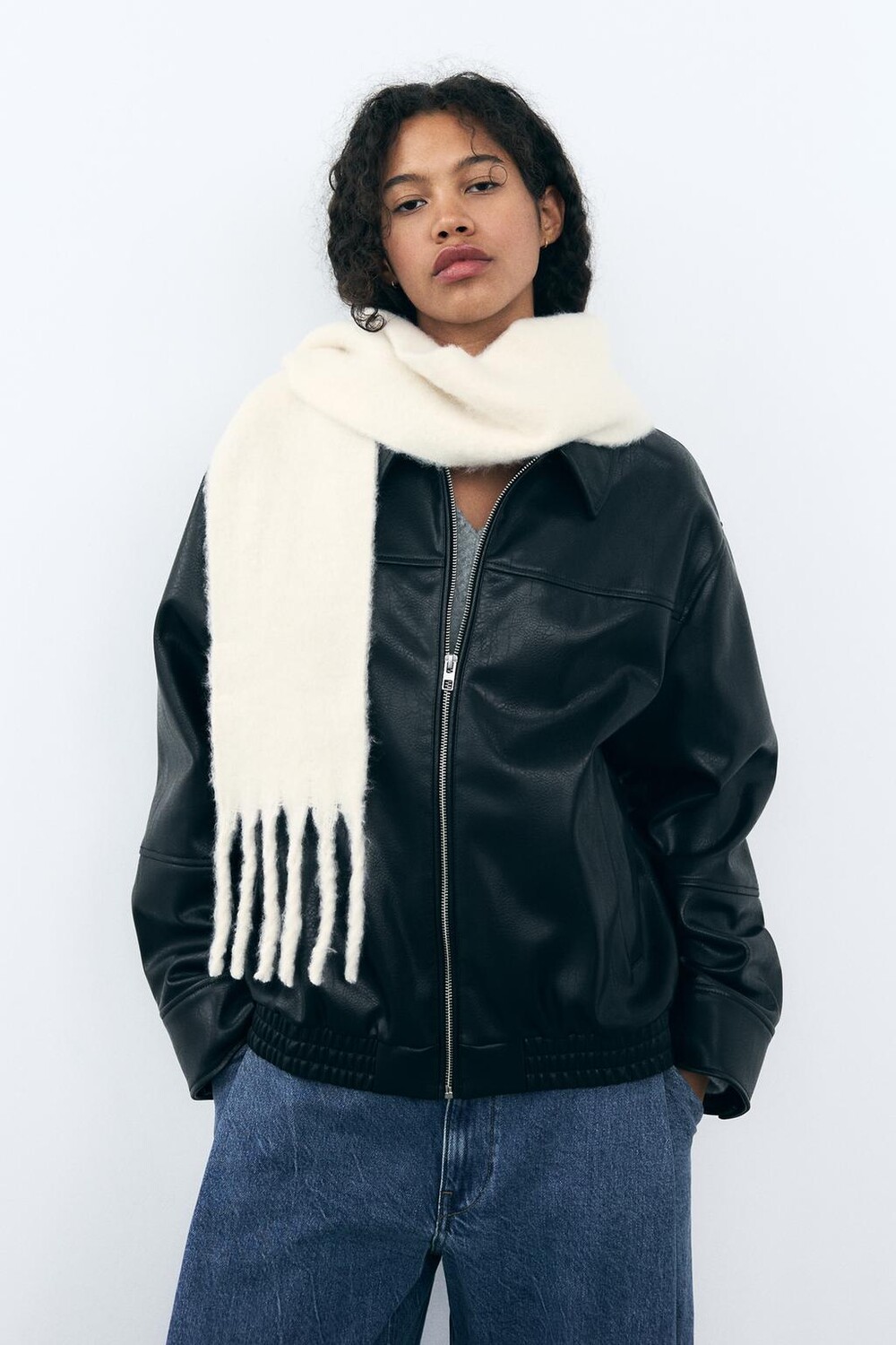 

Шарф с бахромой ZARA, экрю