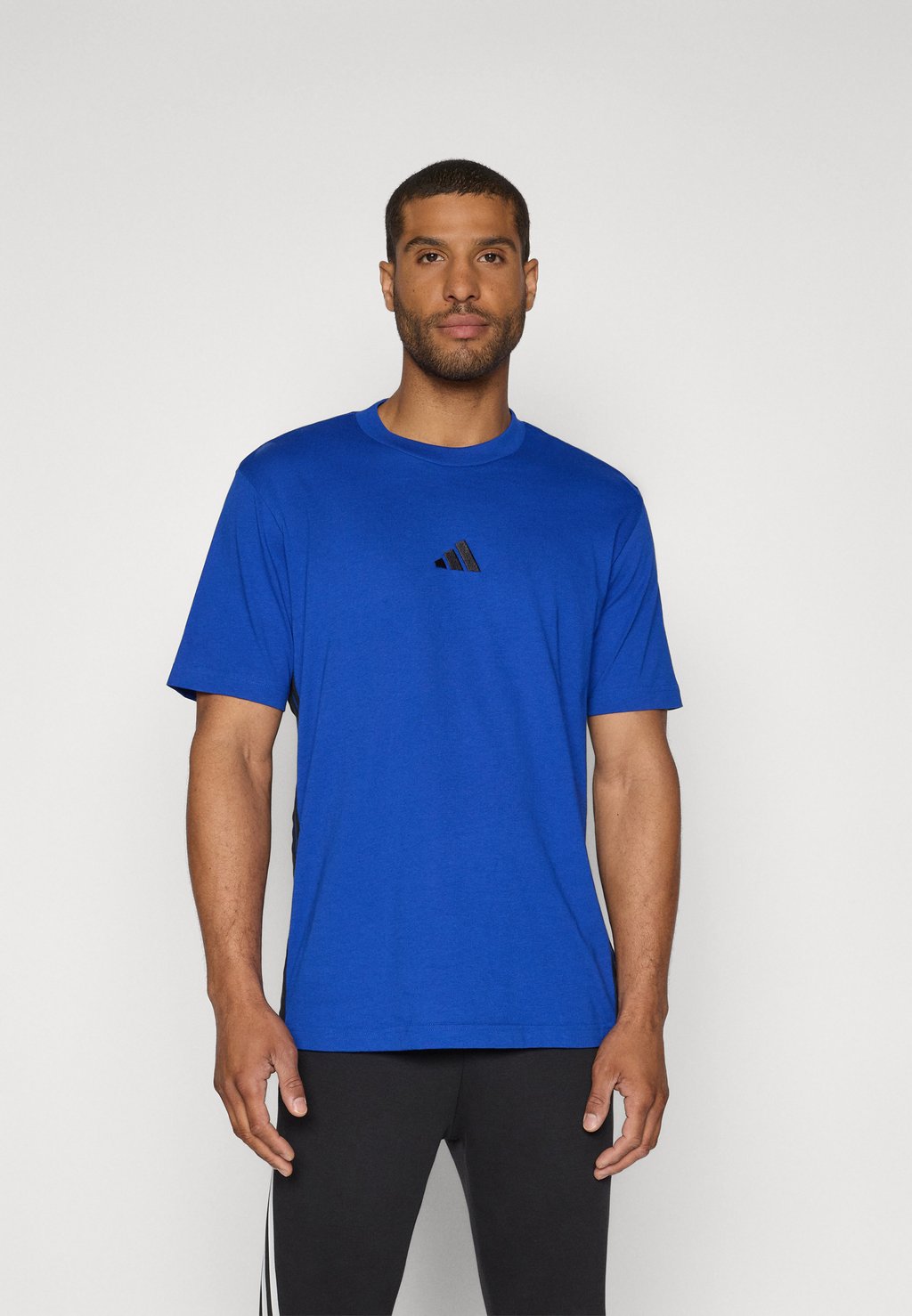 

Футболка с принтом Adidas Sportswear, синий