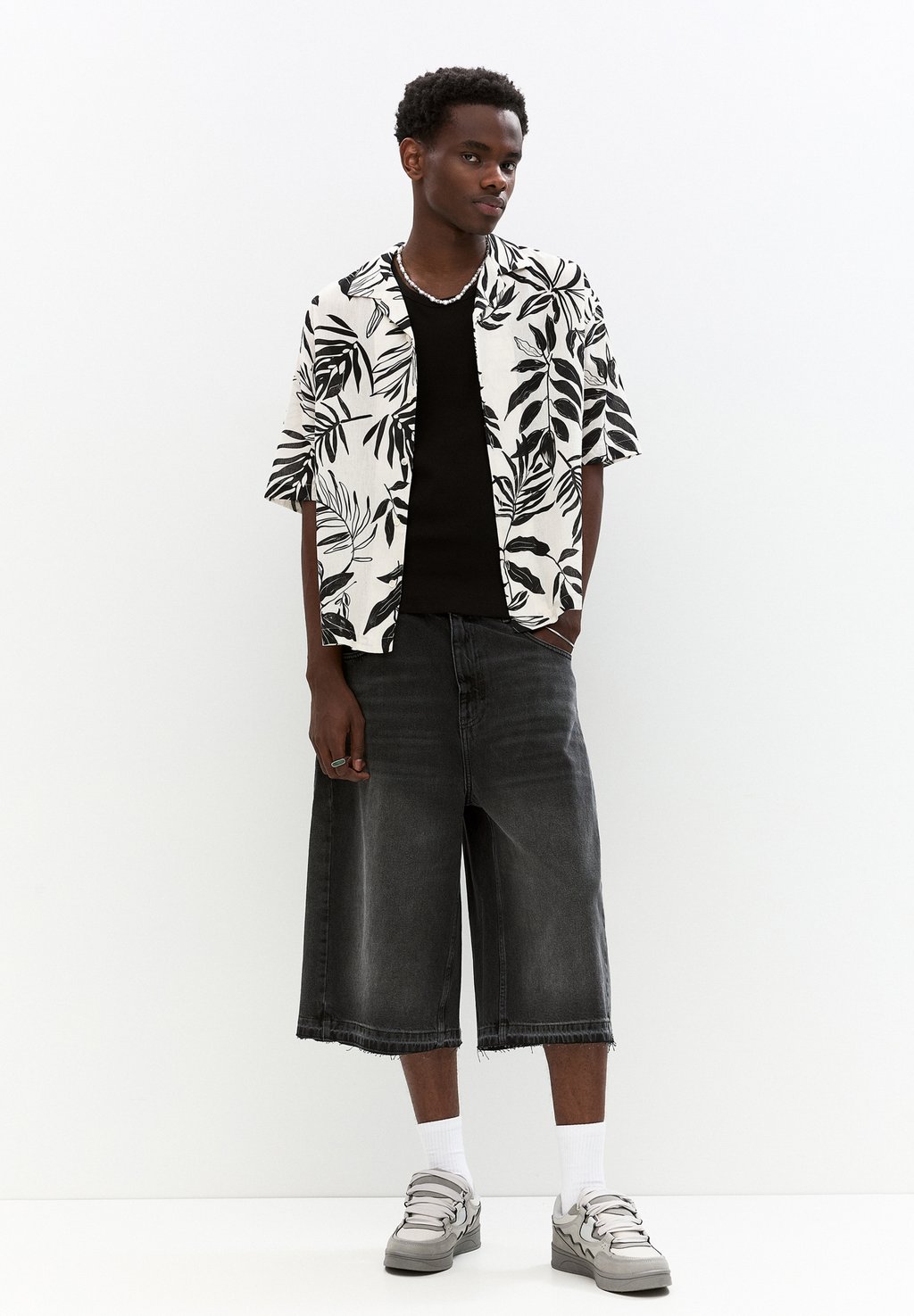 

Рубашка WITH JUNGLE PULL&BEAR, белый