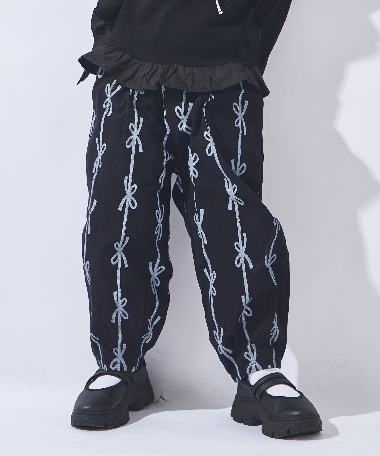 Длинные брюки с принтом по всей поверхности Ever Closet, Ribbon Black