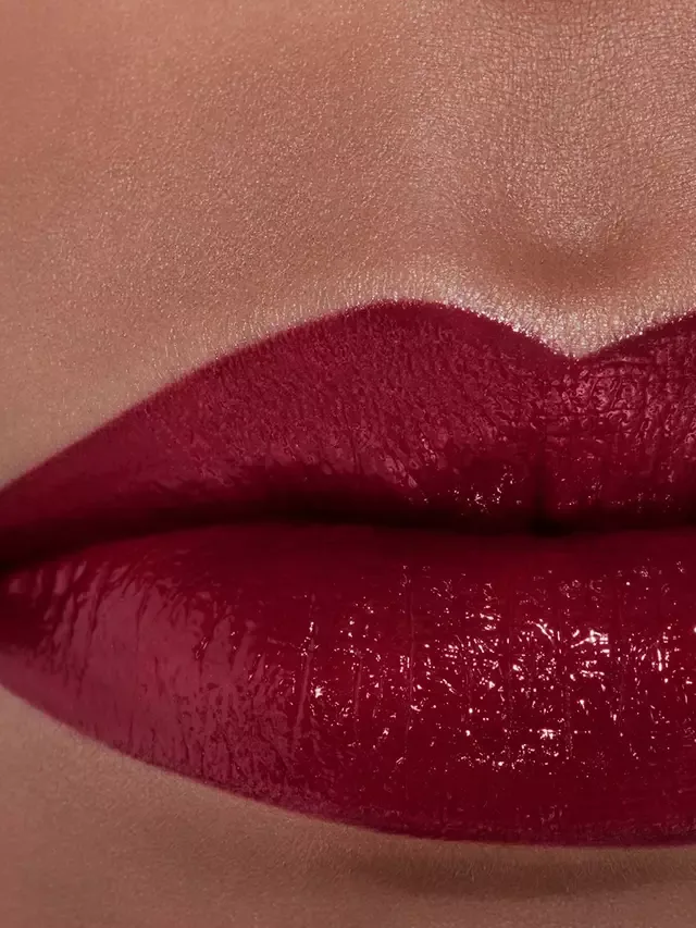 Помада Rouge Coco Longwear Satin Lipstick: увлажняющий и разглаживающий уход за губами CHANEL, 140 Rotonde — фото 4