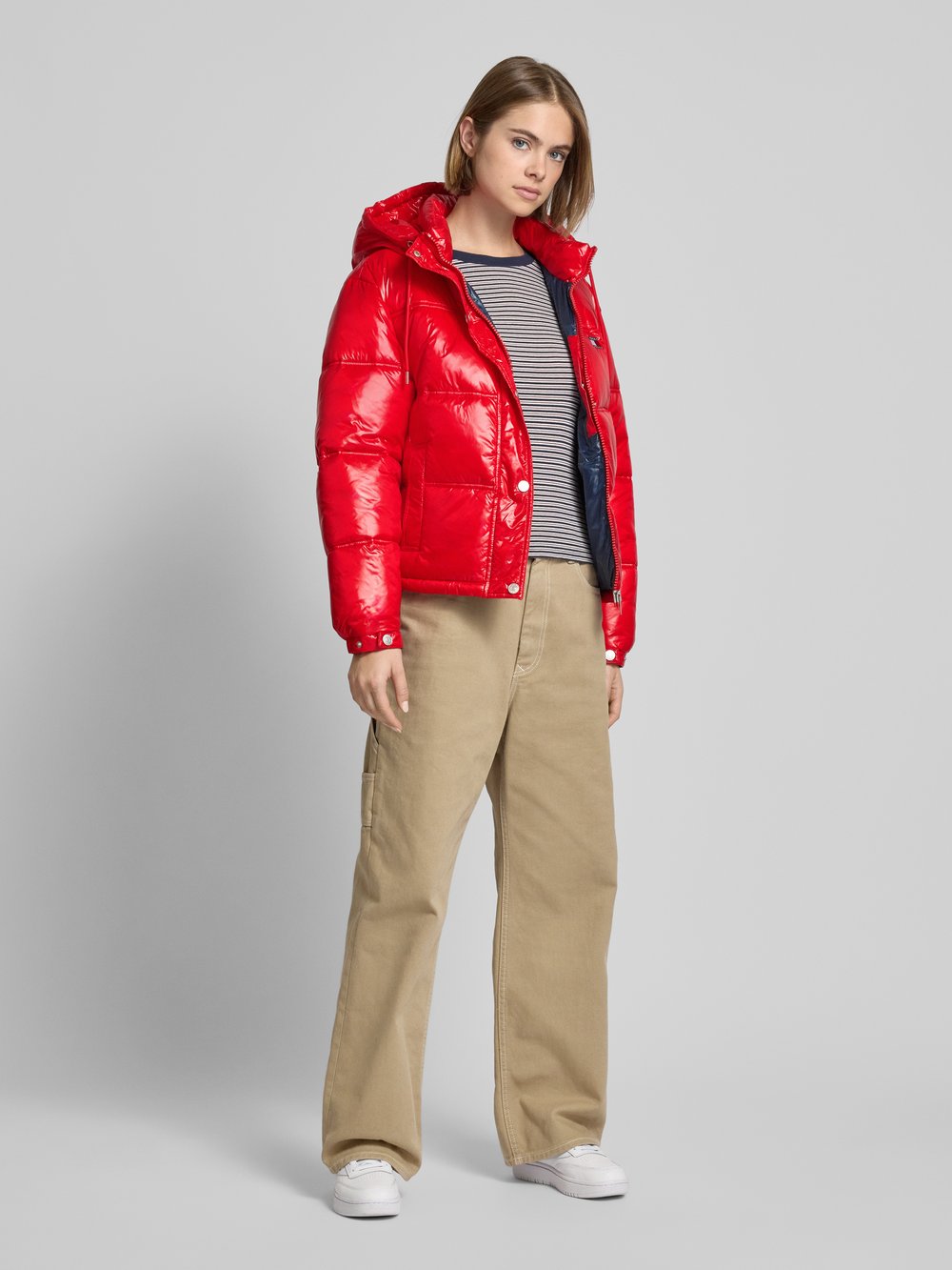 

Стеганая куртка с пришитыми этикетками Tommy Jeans, красный