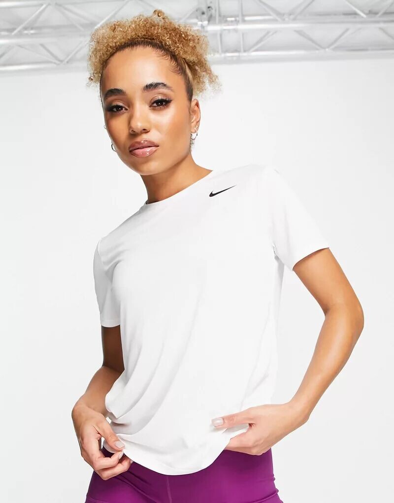 

Белая футболка Nike Dri-FIT