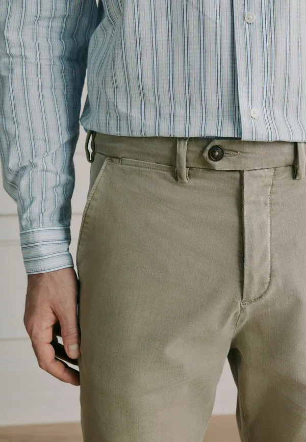 Брюки чинос Next, Regular tapered fit luxury soft touch chinos, цвет камень — фото 4