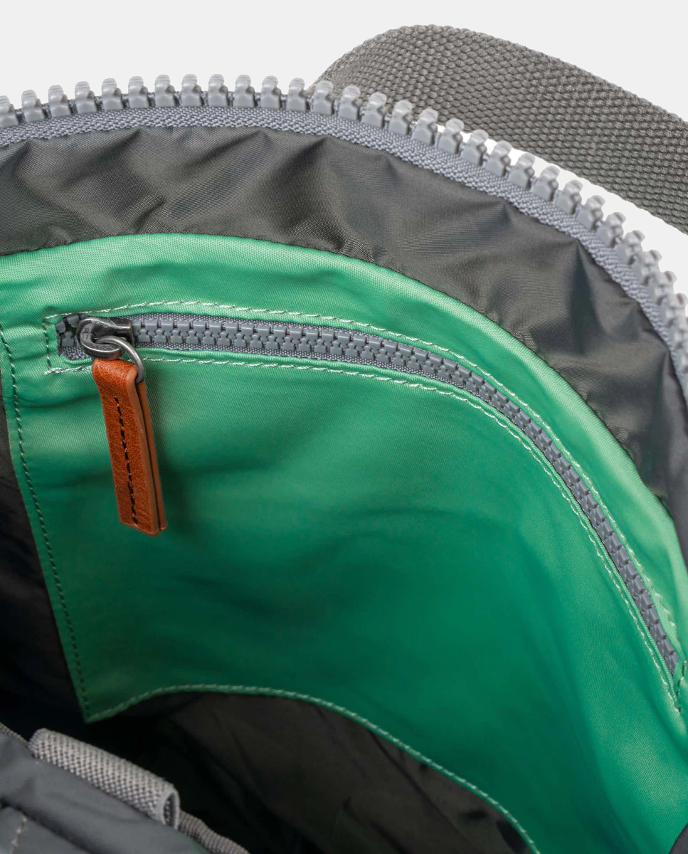 

Унисекс-рюкзак Canfield B Recycled Nylon малый, светло-зеленый, водоотталкивающий Roka