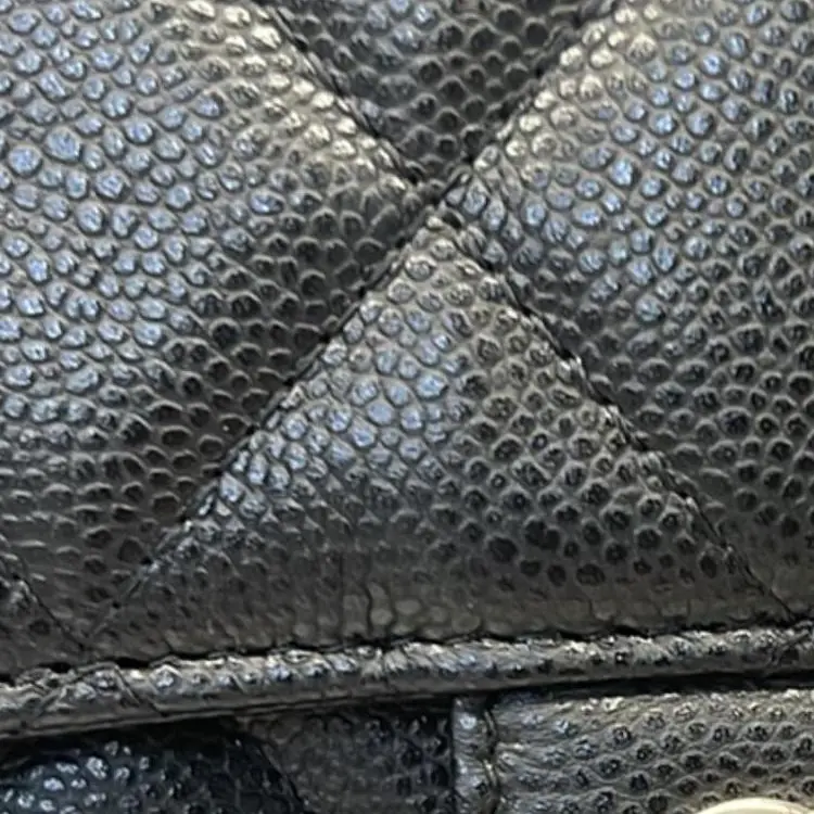 CHANEL Кожаная сумка через плечо с личи граном из телячьей кожи — фото 4