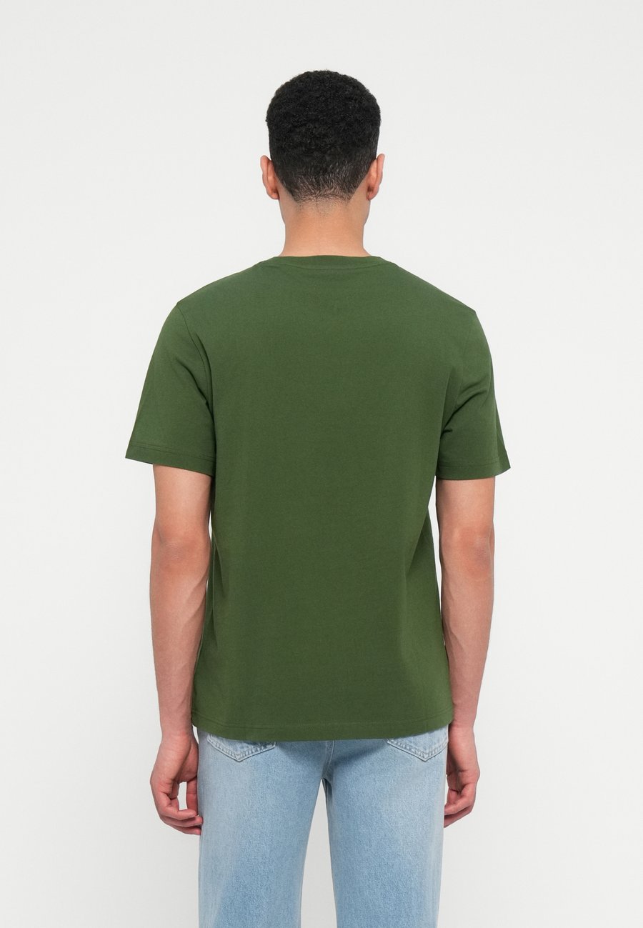 Футболка Tommy Hilfiger BRAND LOVE BIG TEE, Mountain Pine/Khaki — фото 3