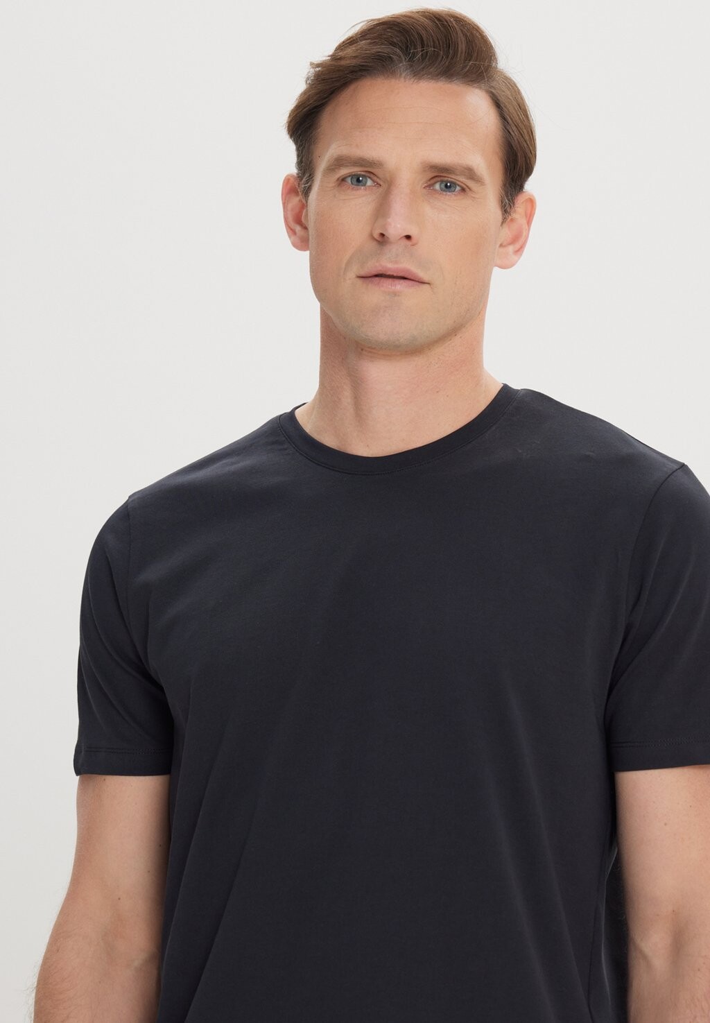 

Футболка базовая Crew Neck AC&CO / ALTINYILDIZ CLASSICS, черная