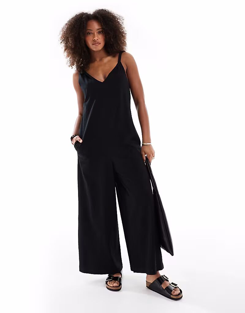

Комбинезон с перекрученными плечами ASOS DESIGN черного цвета