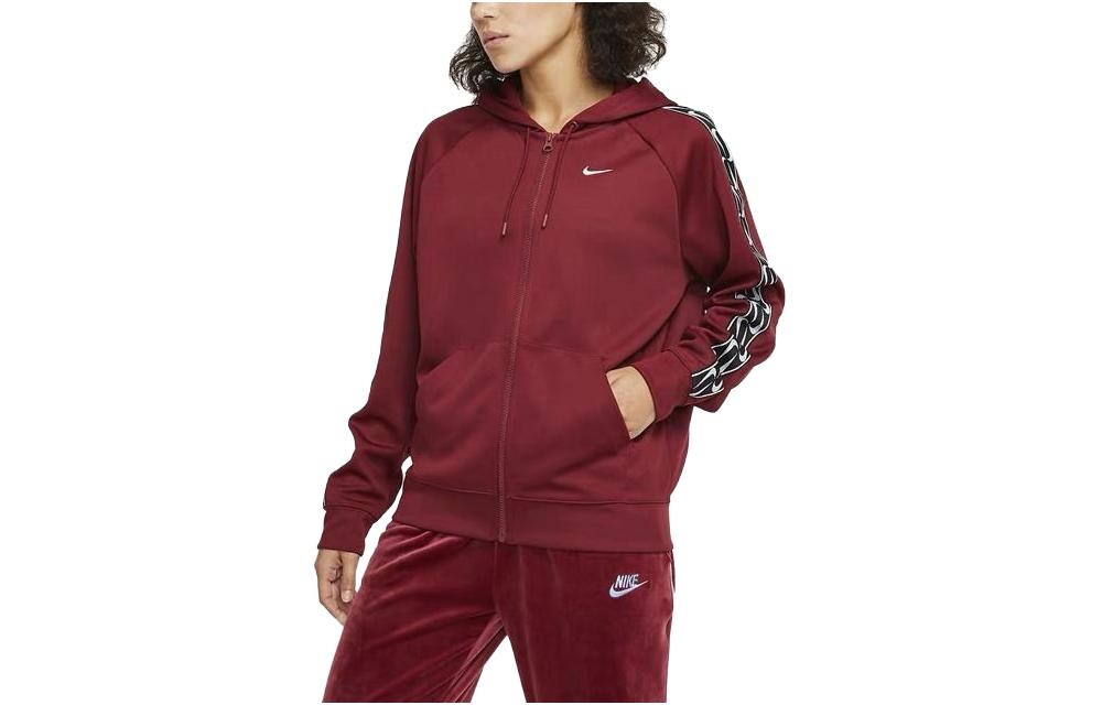 

Женская куртка Nike, цвет Red