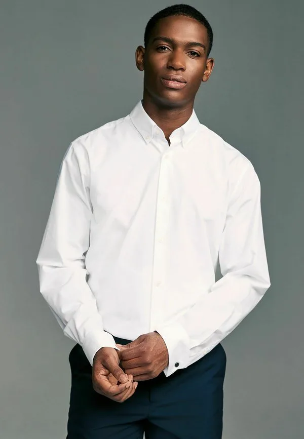 Рубашка прямого кроя, удобная в уходе, с двойными манжетами. Next, White Button Down Collar