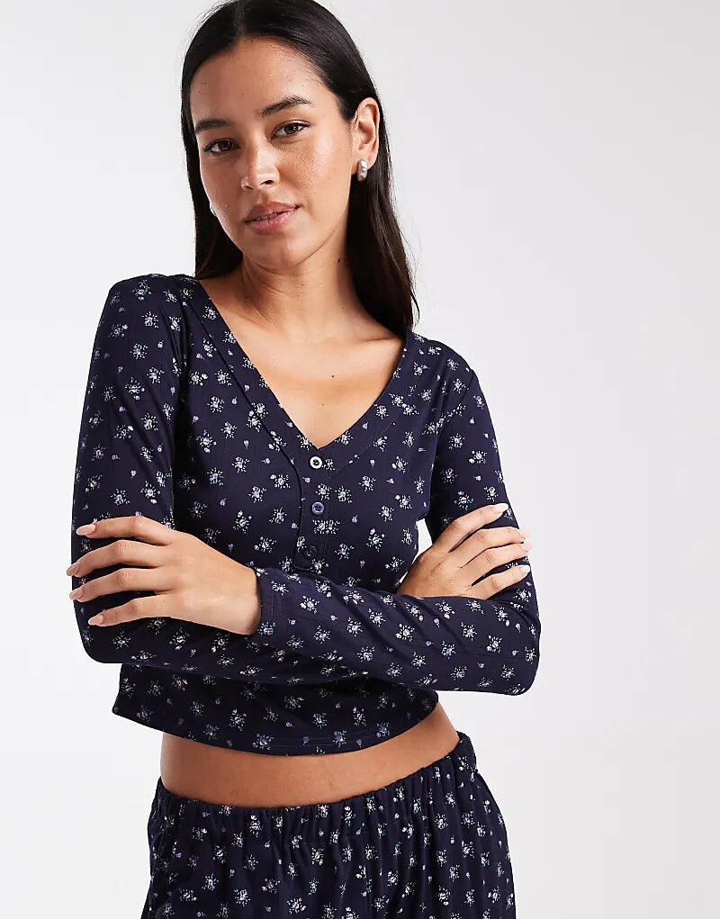 

Пижамный топ Daisy Street с застежкой на пуговицы в рубчик и мелким цветочным принтом