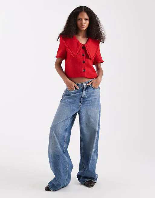 

Красный топ-букле с объемным воротником River Island