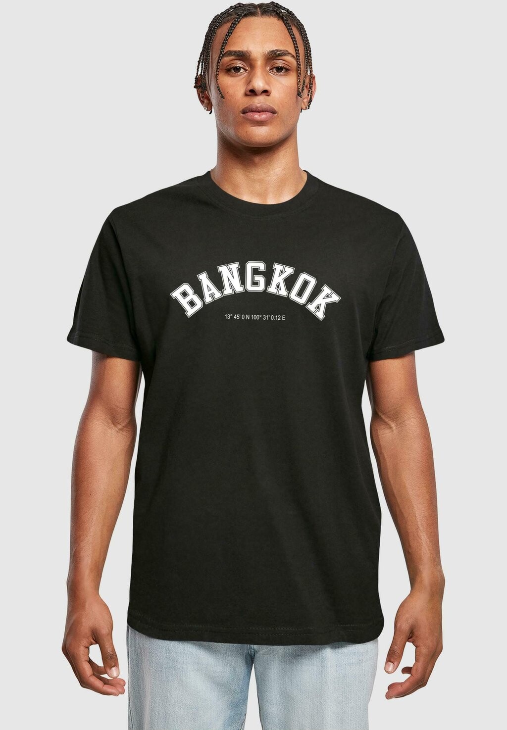 

Футболка с принтом BANKOK COORDINATES Mister Tee, черный