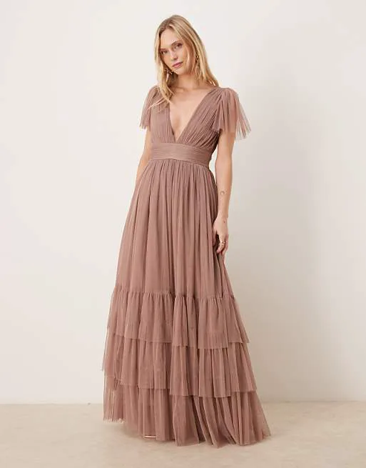 

Темно-серое платье макси с развевающимися рукавами и кружевом Petite Bridesmaid Madison