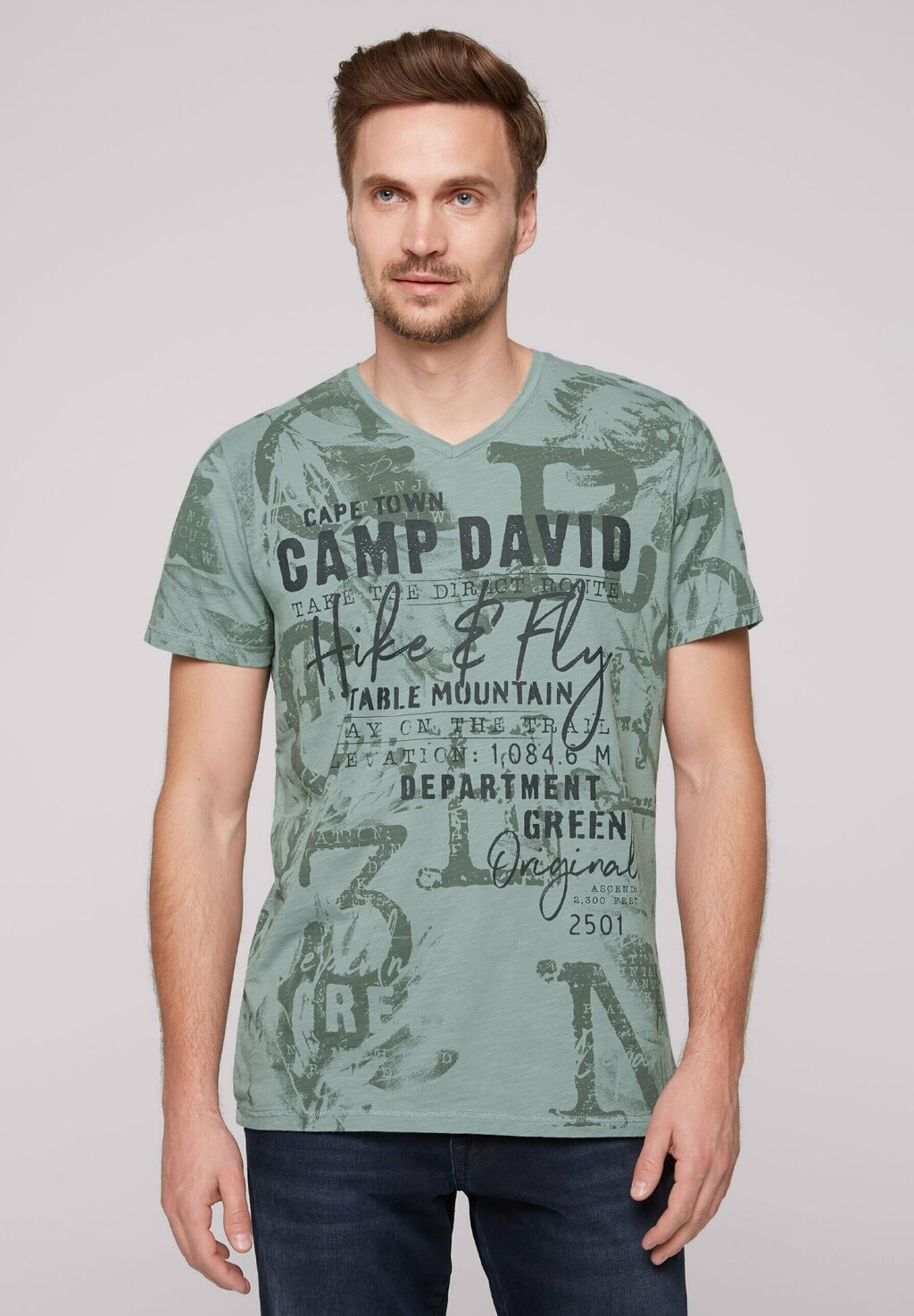 

Футболка с принтом V-NECK MIT ALL OVER Camp David, зеленый