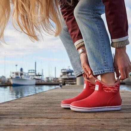Ботинки Ankle Salmon Sisters 6 дюймов Deck женские Xtratuf, цвет Red/Sockeye Salmon — фото 2