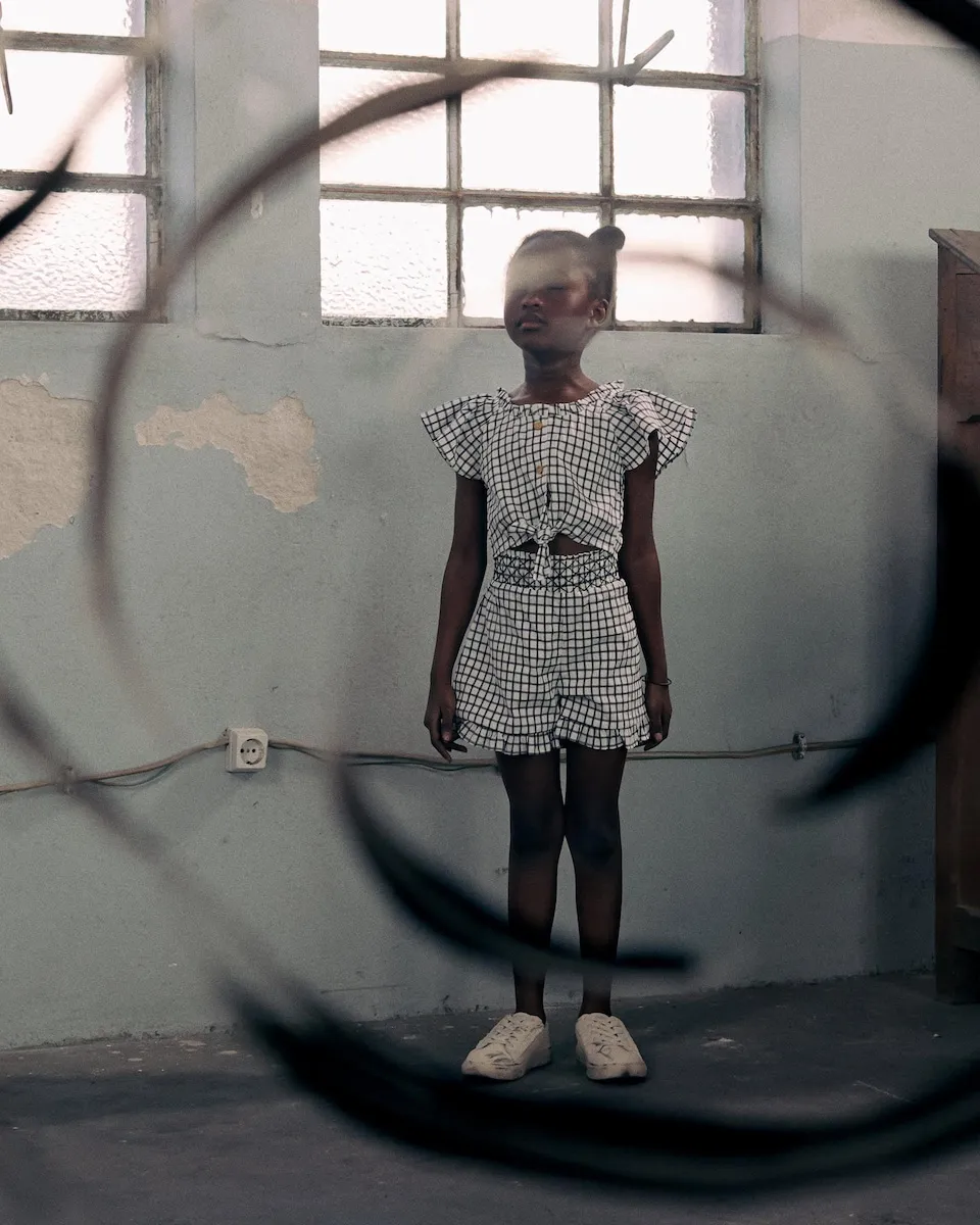 

Детская блузка с узором в клетку Виши и узлом Zippy, белый/черный