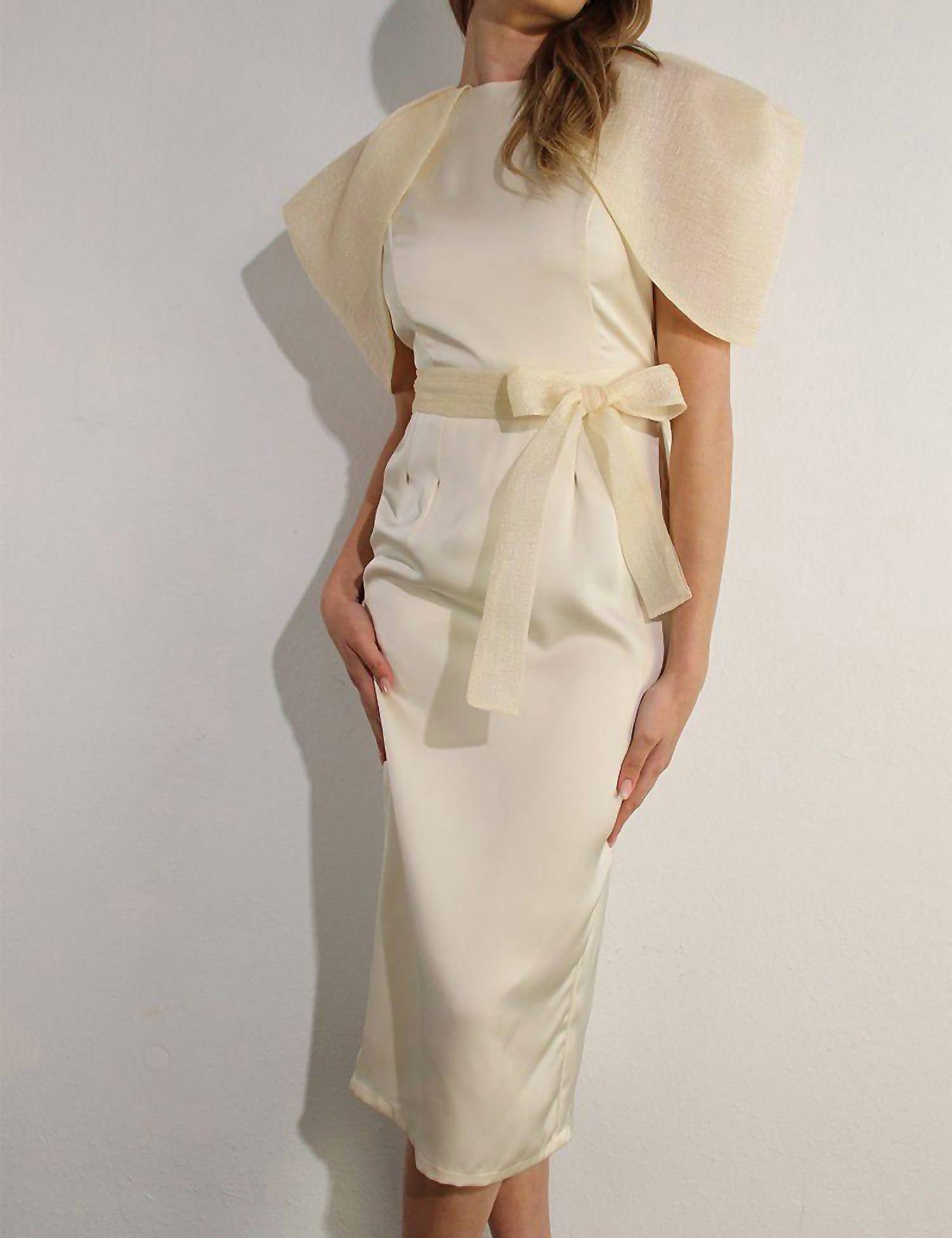 

Большое платье миди с прозрачными рукавами в кремовом цвете Mulla