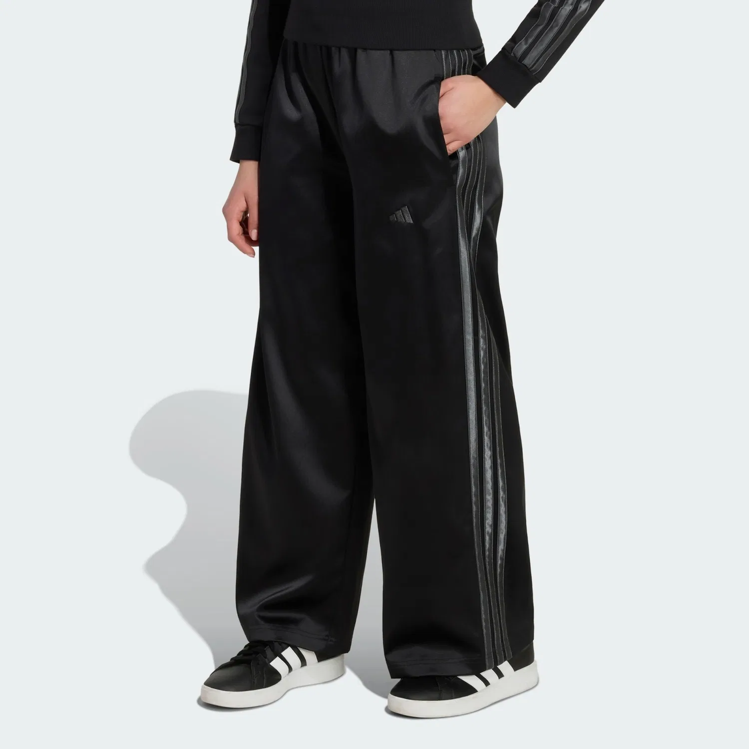 Спортивные брюки Adidas Sportswear с широкими штанинами, черные — фото 2